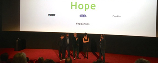 Moos and Hope in premiere